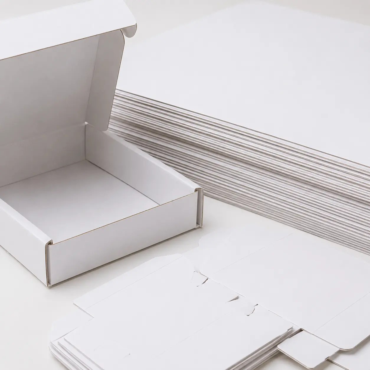 White Cardboard Packaging Material